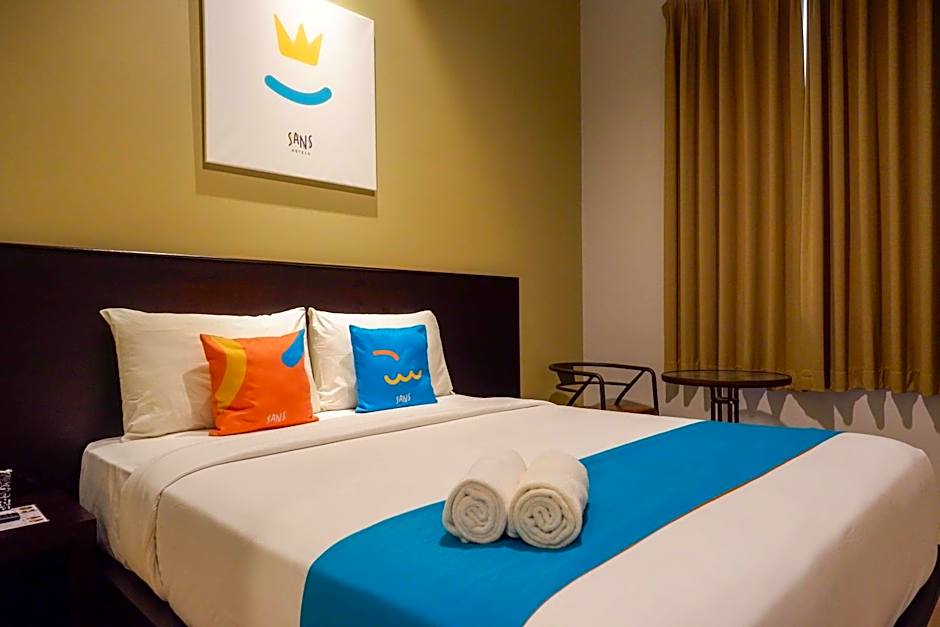 Sans Hotel Empress Simpang Lima