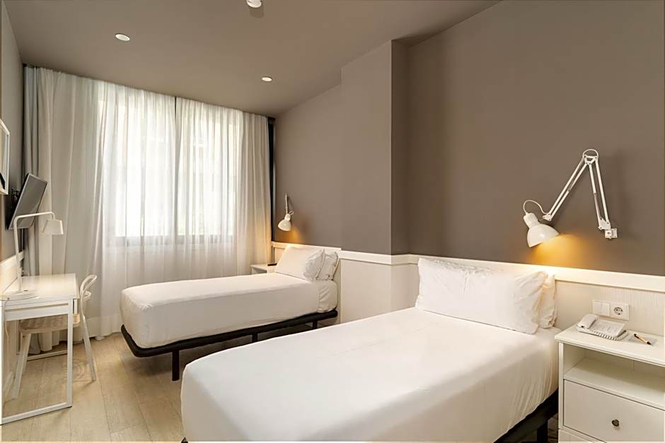 Photo 1 of 5 of 1 Double Bed or 2 Beds