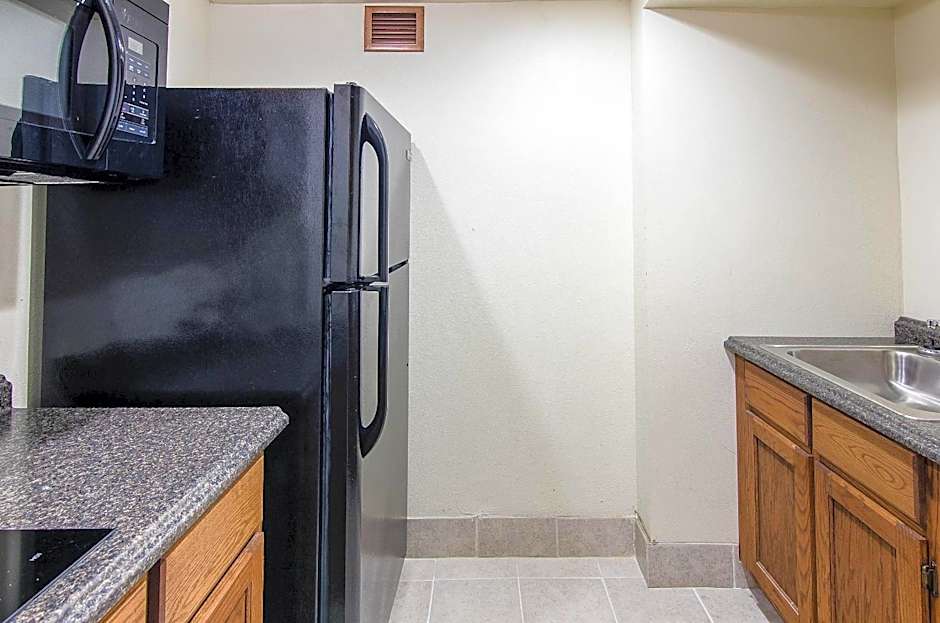 Econo Lodge Inn & Suites Norton - Wise South