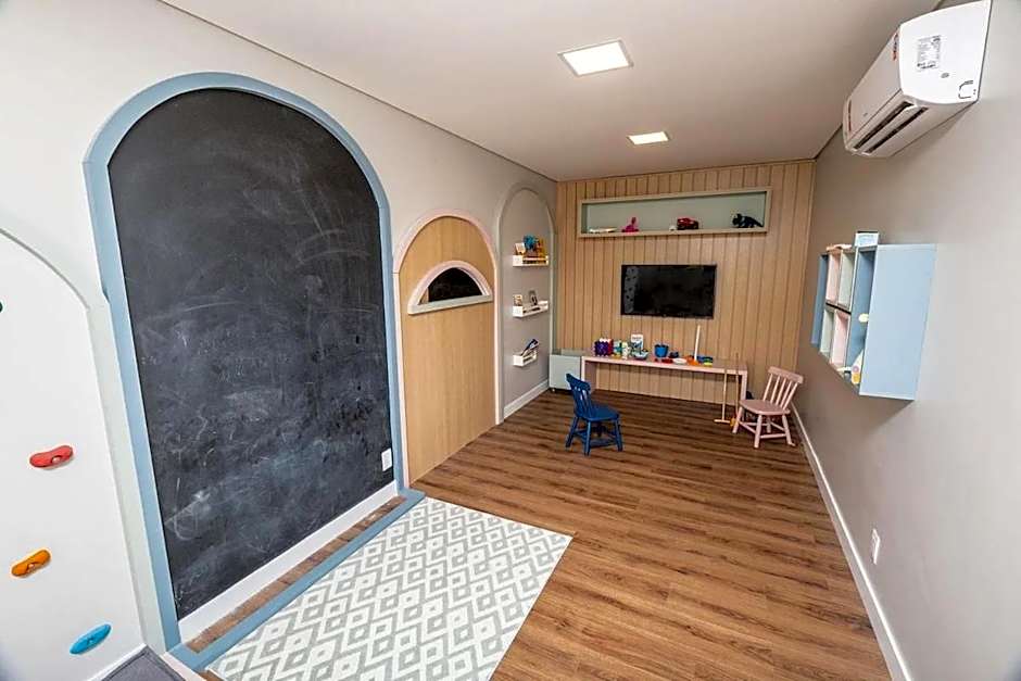 Alto padrão com piscina a 300m do mar - CAN103G