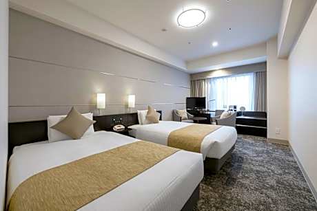 Deluxe Twin Room with Sofa for 3 people - Non-Smoking - High Floor