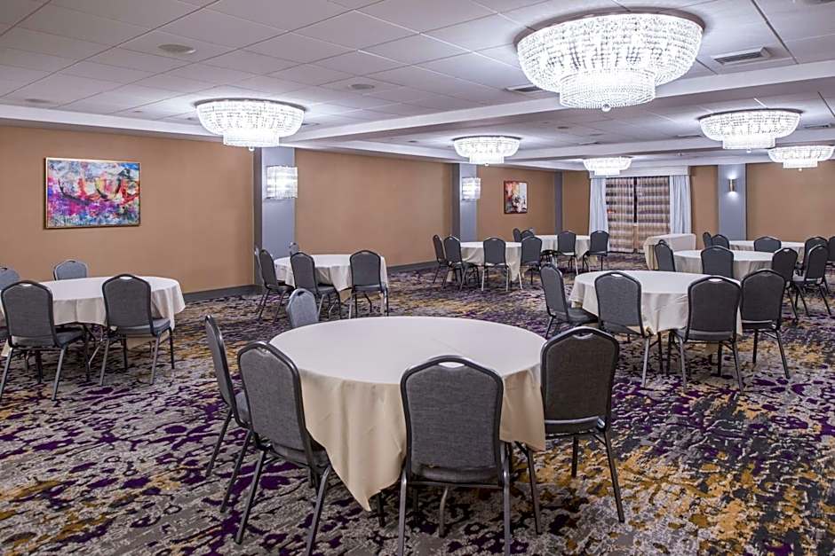 DoubleTree by Hilton Hotel Utica