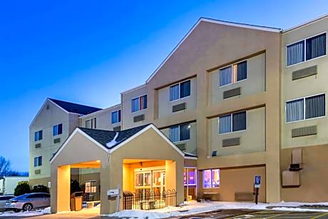 AmericInn by Wyndham St. Cloud MN Shopping Area