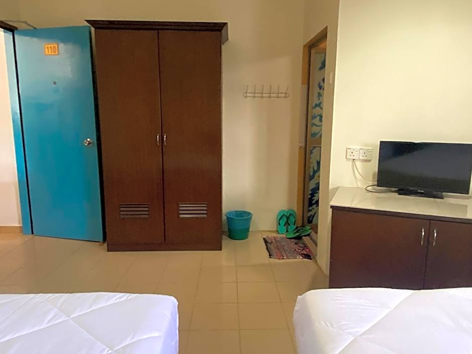 OYO 90896 Gold Hill Hotel