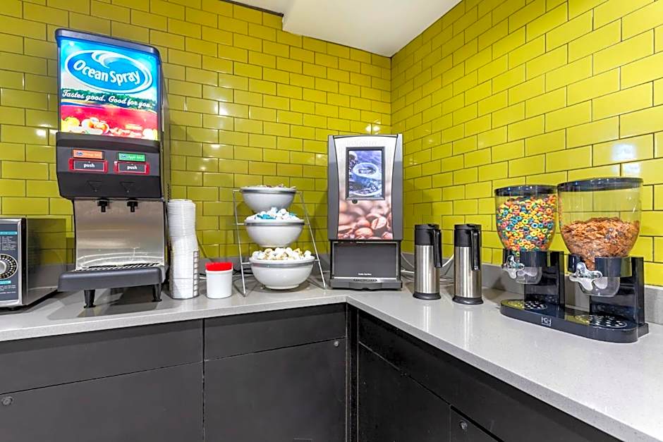 Red Roof PLUS Brooklyn - Flatbush Ave