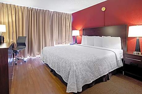 Deluxe King Room Poolside Smoke Free