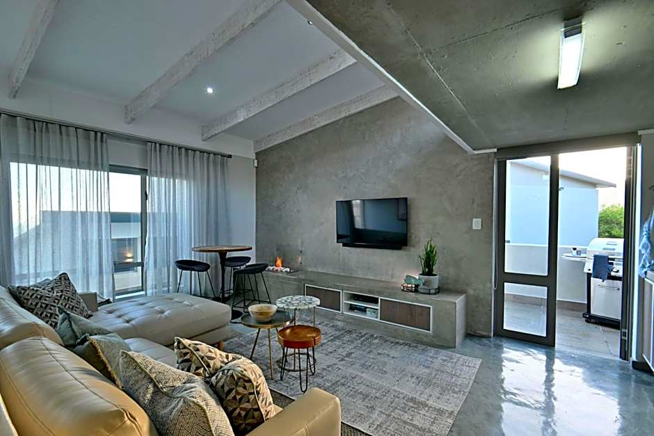 At Last Glentana Beach Manor