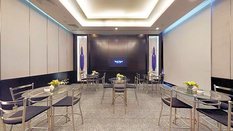 Dusit Thani LakeView Cairo