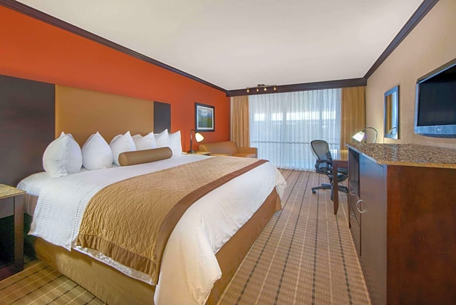 Wyndham Garden Oklahoma City - Near OKC Airport, Restaurants, Mins-to Outlet Mall & Down Town