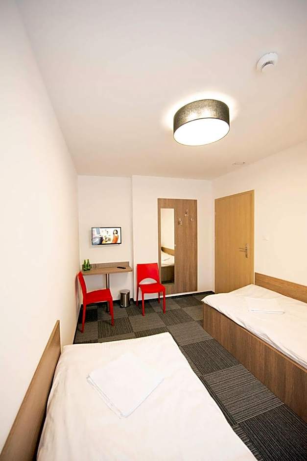 Hostel SMS FREE PARKING