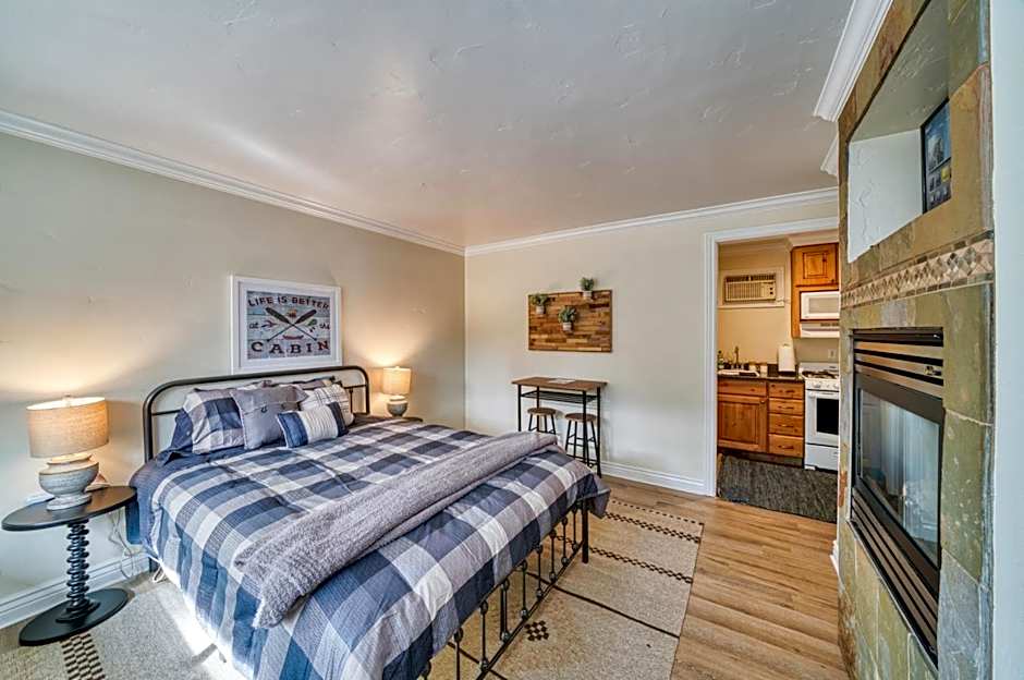 Moose and Maple Lodge