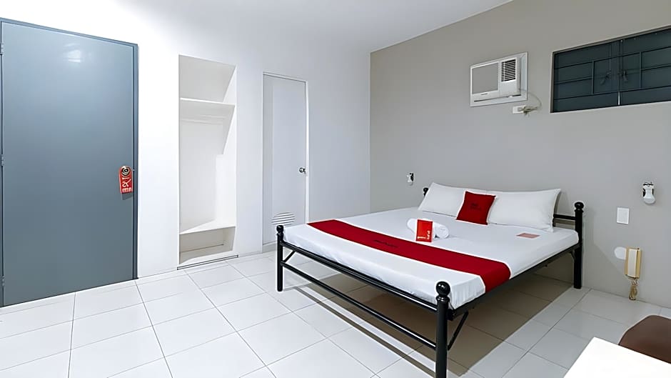 RedDoorz near SM Calamba