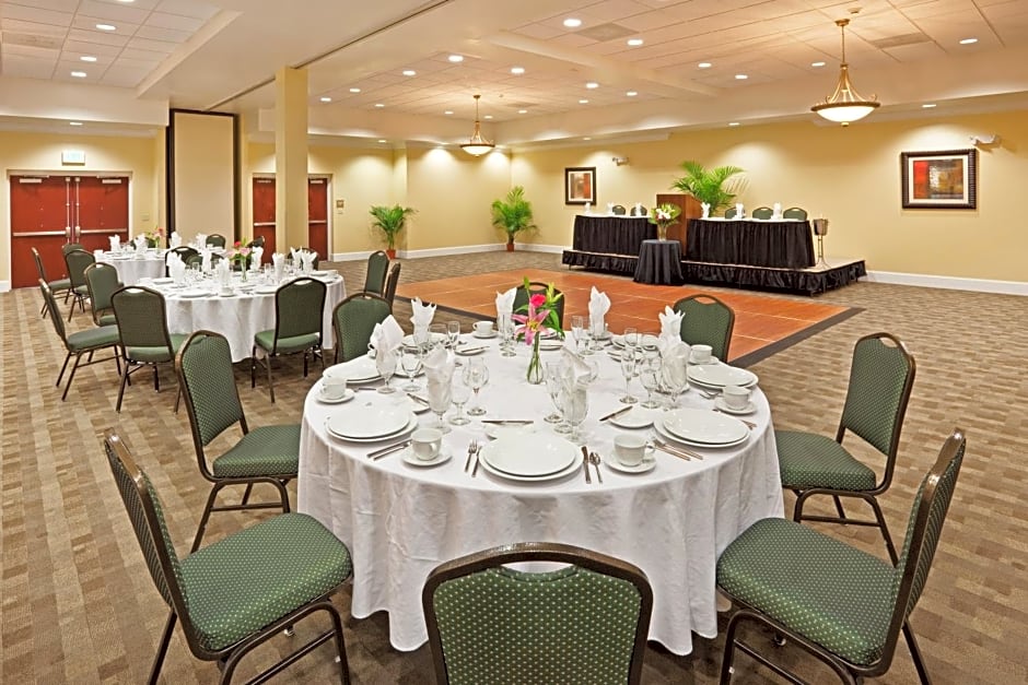 Holiday Inn Hotel & Suites Beaufort at Highway 21, an IHG Hotel
