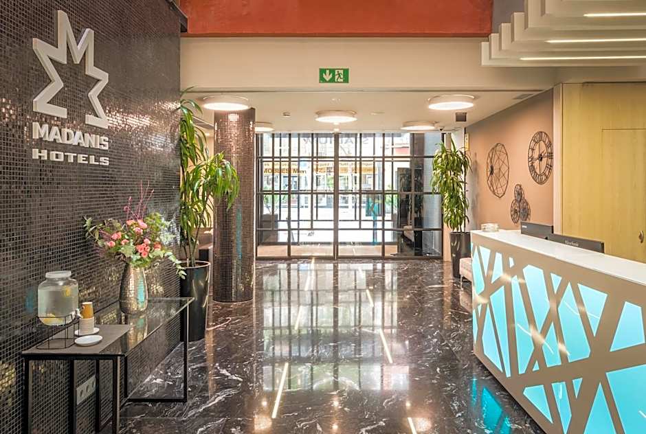 Arya Stadium Hotel
