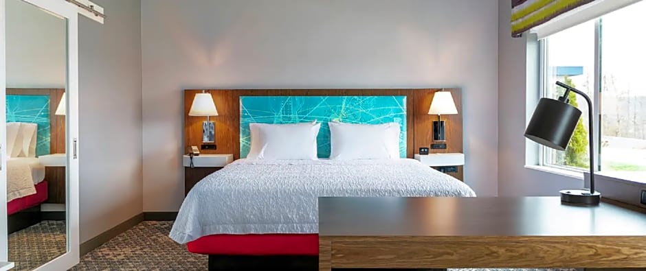 Photo 1 of 1 of 1 King Bed, Hearing Accessible