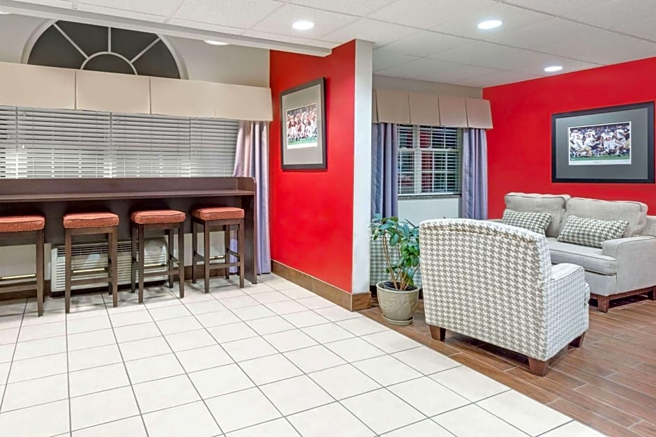 Microtel Tuscaloosa Unv – Tuscaloosa, AL