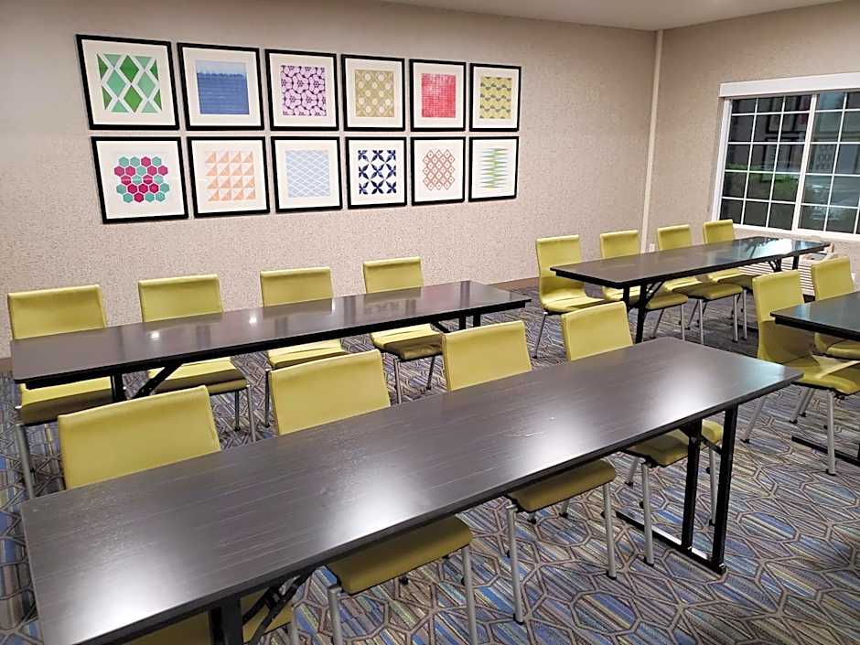 Holiday Inn Express and Suites Lincoln City By IHG