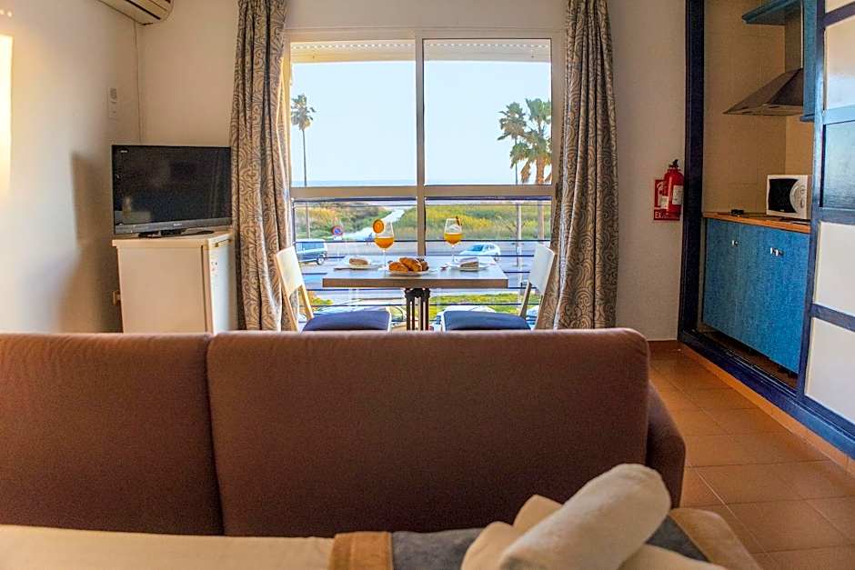 Hotel Playa Conil - Beachfront Studios & Suites