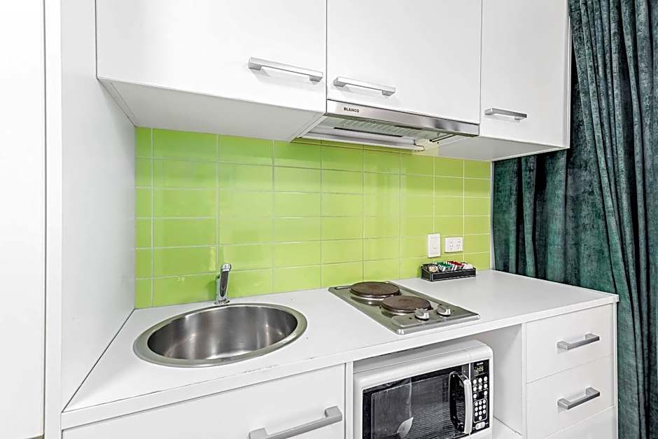 City Edge North Melbourne Apartment Hotel
