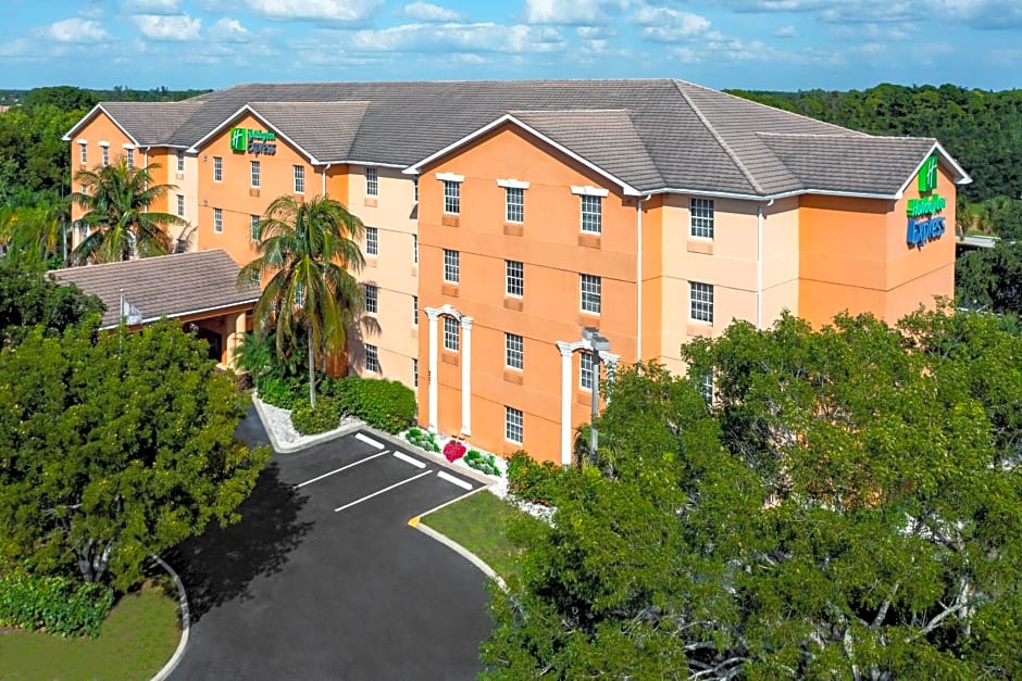 Holiday Inn Express Hotel & Suites Bonita Springs By IHG