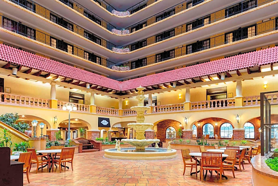 Embassy Suites by Hilton Kansas City Plaza