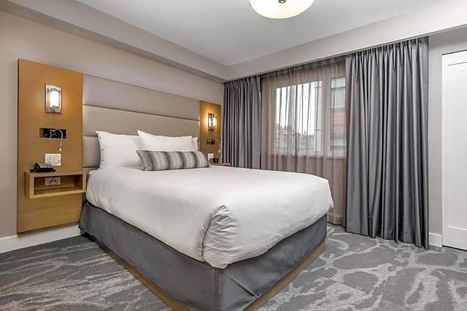 Coast Tsawwassen Inn