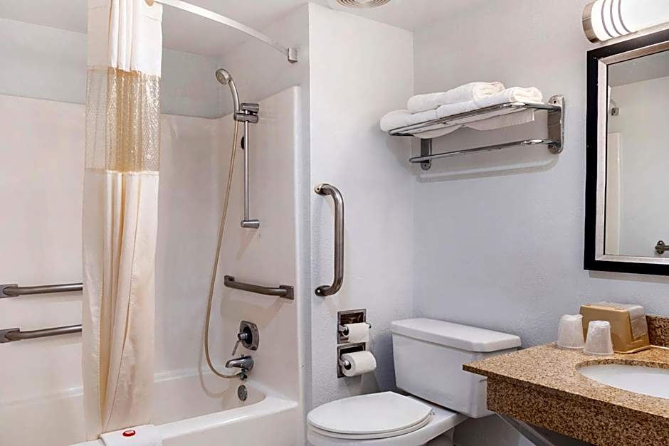 OYO Townhouse Dodge City KS