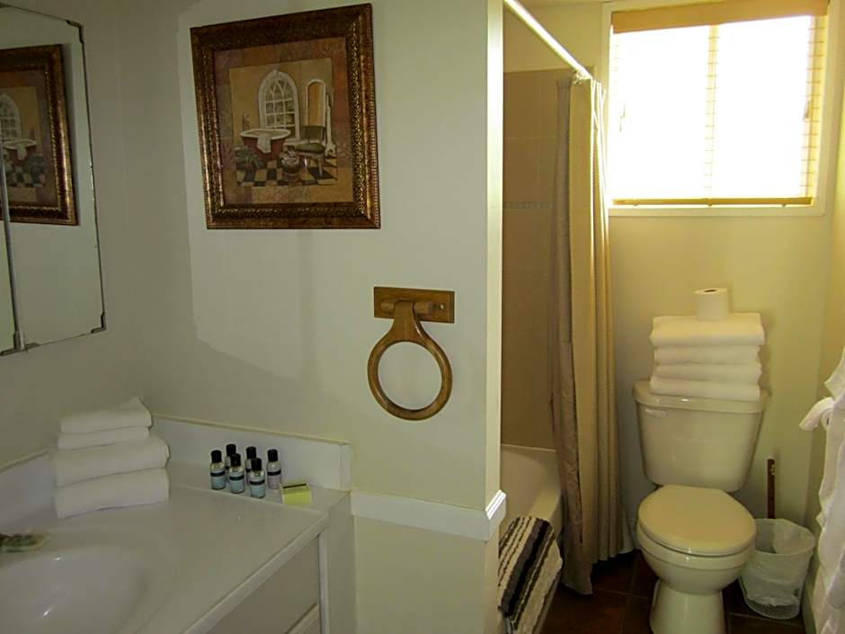 The Surf Lodge and Pub