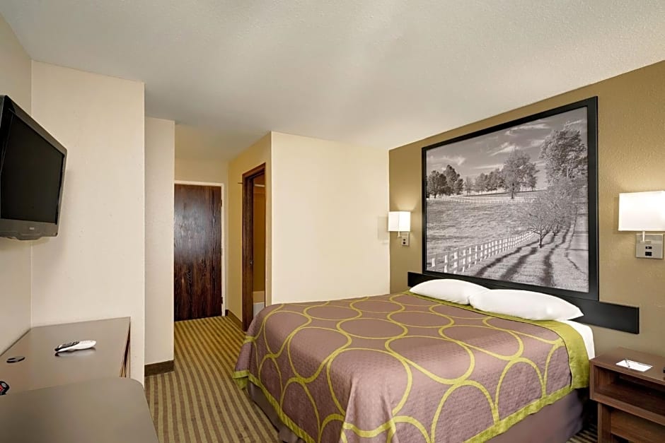 Super 8 by Wyndham Lexington Hamburg Area