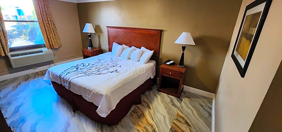 Town House Inn and Suites