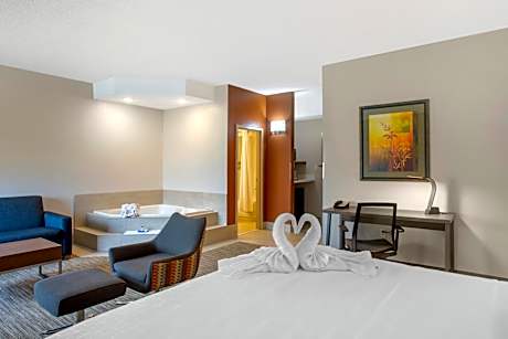 King Suite with Jetted Tub - Communication Accessible
