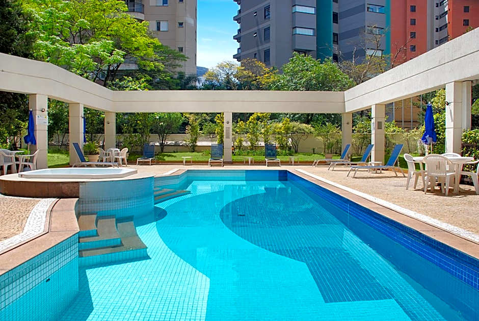Hotel Vila Olimpia Cozinha Piscina Academia