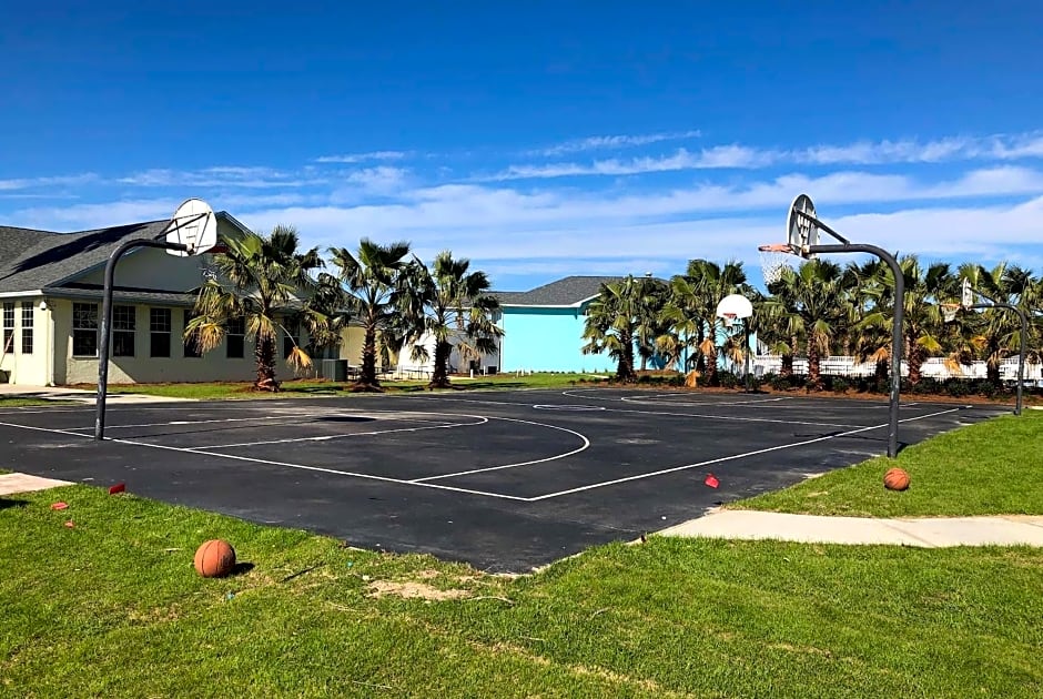 Travelodge by Wyndham Panama City Beach / Beachfront