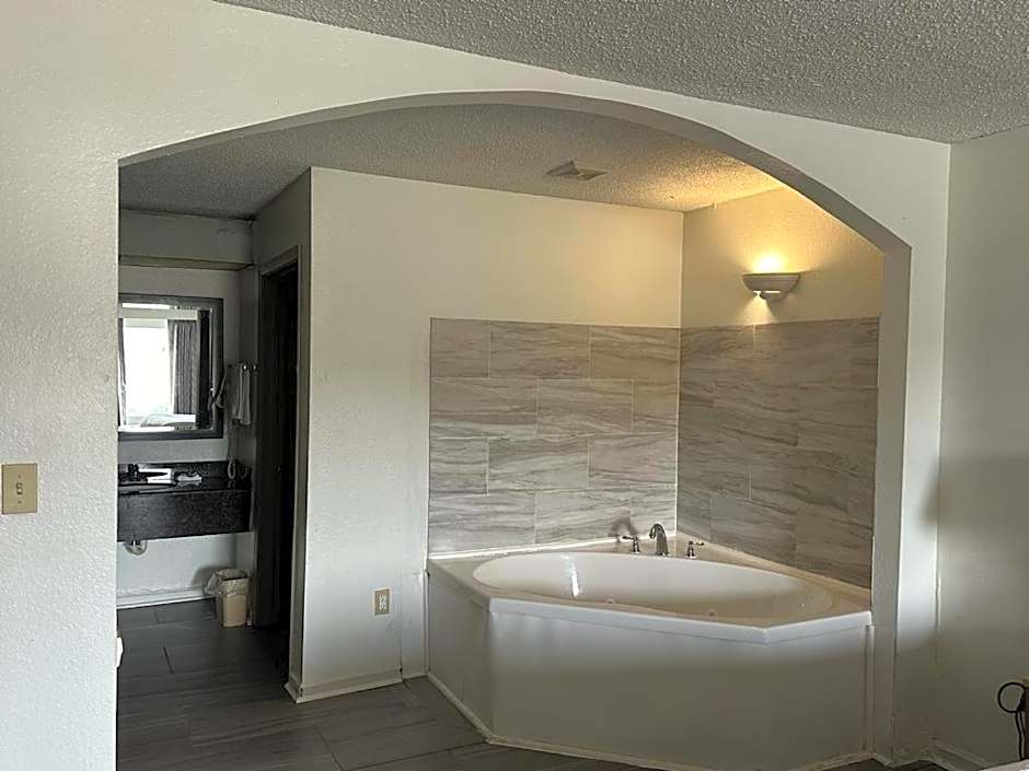 Quality Inn & Suites Decatur Priceville I-65