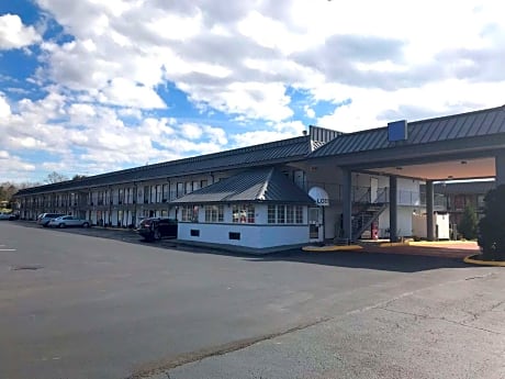 Days Inn by Wyndham Knoxville North