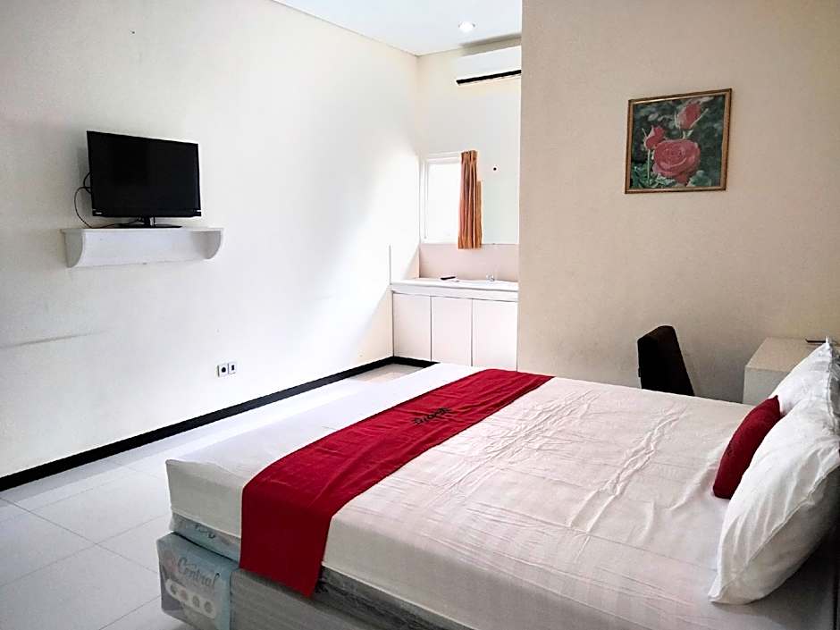 RedDoorz near Exit Tol Krapyak Semarang 3