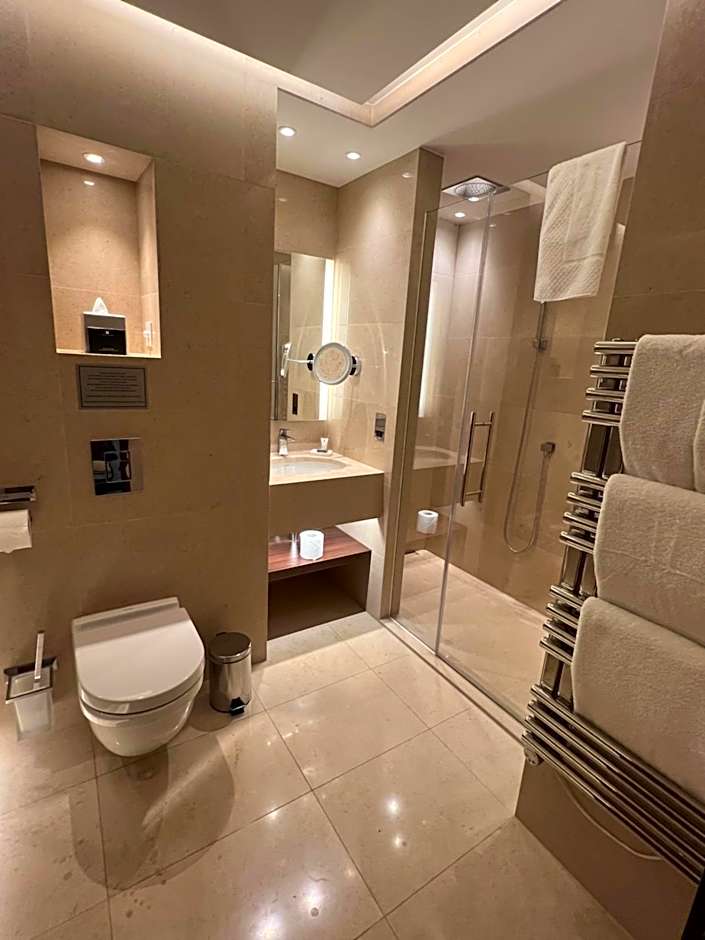 One Warwick Park Hotel