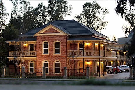 Carlyle Suites & Apartments