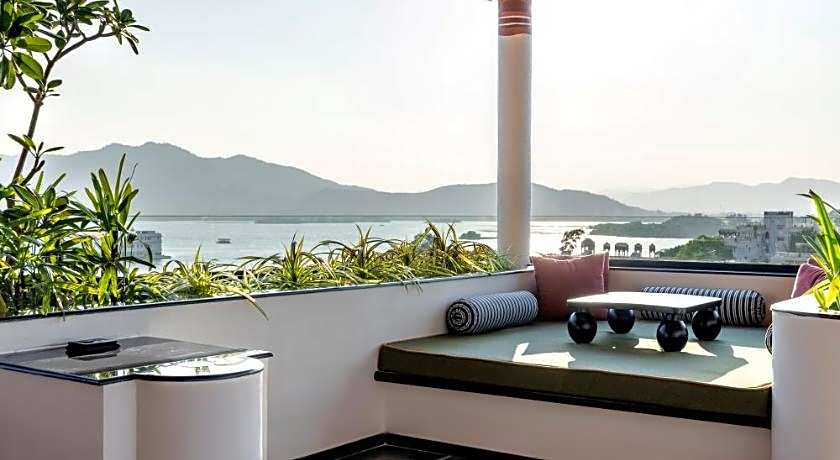 The Red Pier - My Downtown Hotels