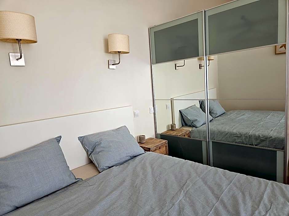 Acacia Private Rooms & Studios