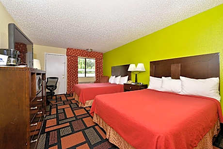 Queen with 2 Queen Beds - Non-Smoking
