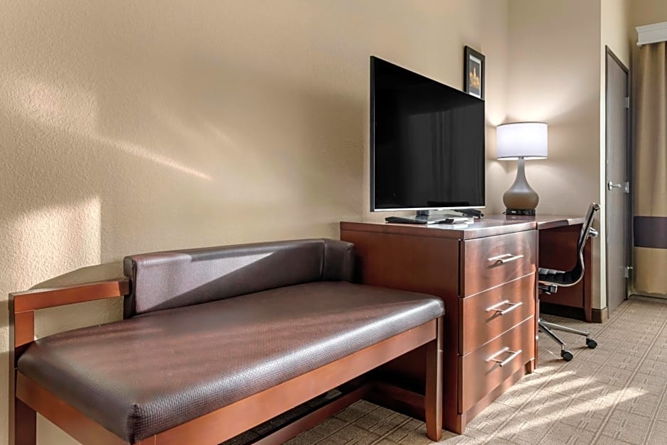 Comfort Inn & Suites