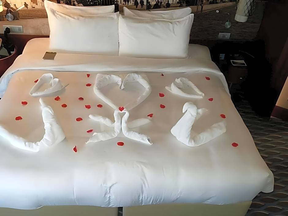 Renaissance by Marriott Izmir Hotel