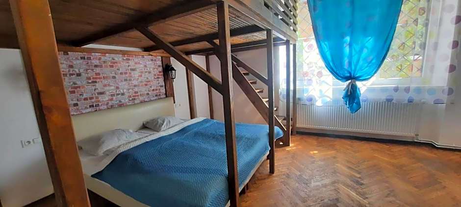 Lorf Hostel&Apartments