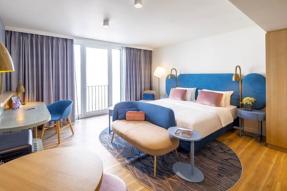 Capri By Fraser Leipzig