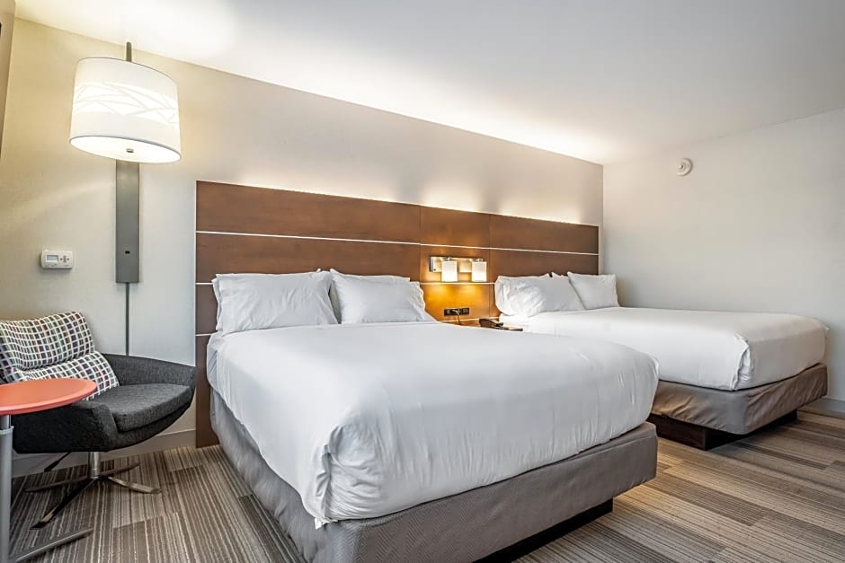 Holiday Inn Express & Suites Platteville, an IHG Hotel