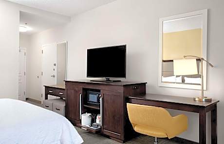 King Room with King Bed - Non-Smoking