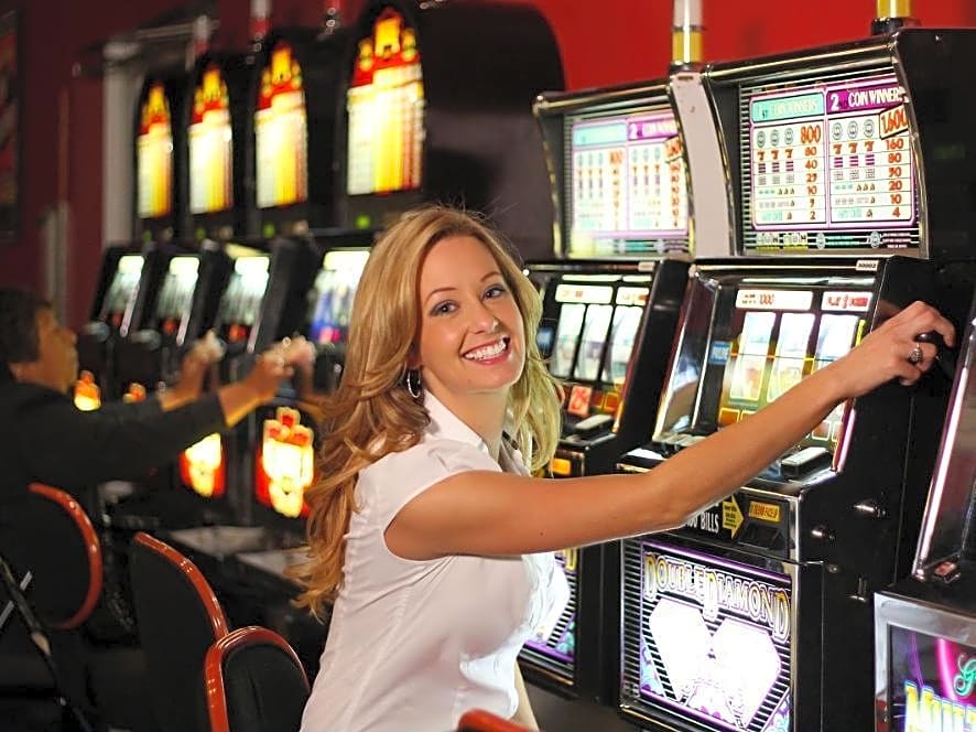 Lucky Club Casino And Hotel