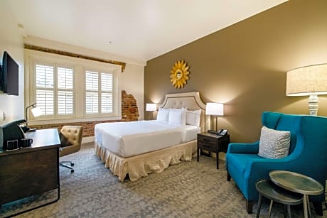 1 King Bed