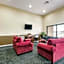 Econo Lodge Inn & Suites East